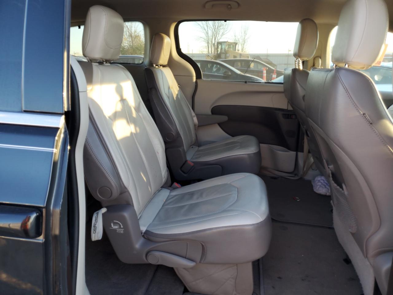 2018 Chrysler Pacifica Touring L VIN: 2C4RC1BG2JR142601 Lot: 91819665