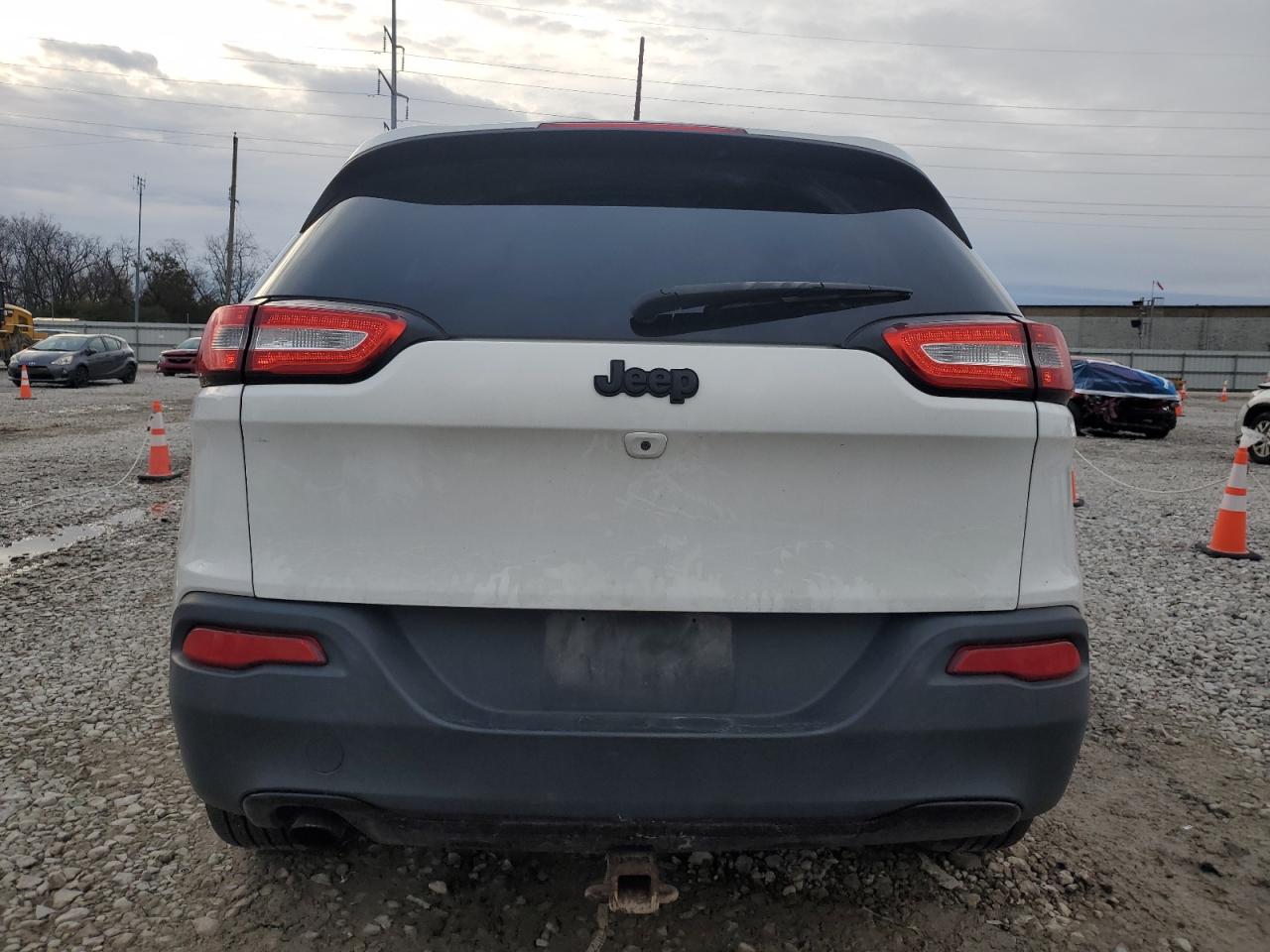2016 Jeep Cherokee Latitude VIN: 1C4PJLCB8GW217409 Lot: 92240745
