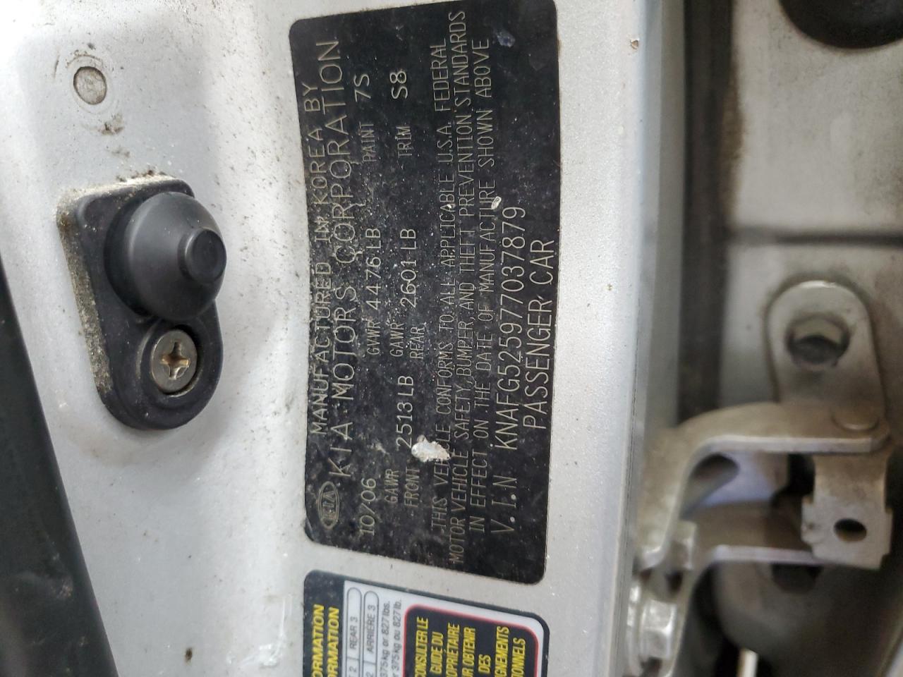 2007 Kia Rondo Base VIN: KNAFG525977037879 Lot: 90603625