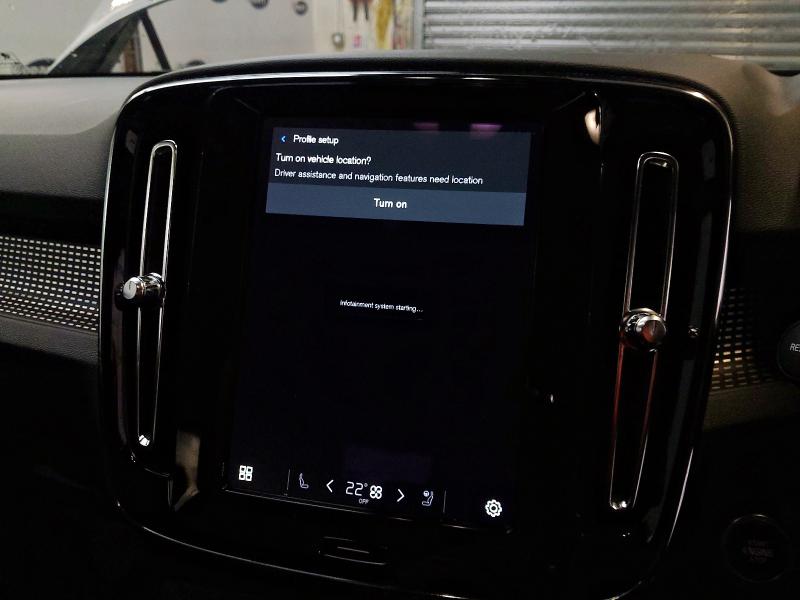 2024 VOLVO XC40 2.0 B3P PLUS DARK 5DR AUTO