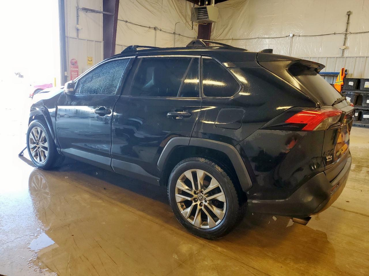 2021 Toyota Rav4 Xle Premium VIN: 2T3C1RFV7MC133651 Lot: 92656295