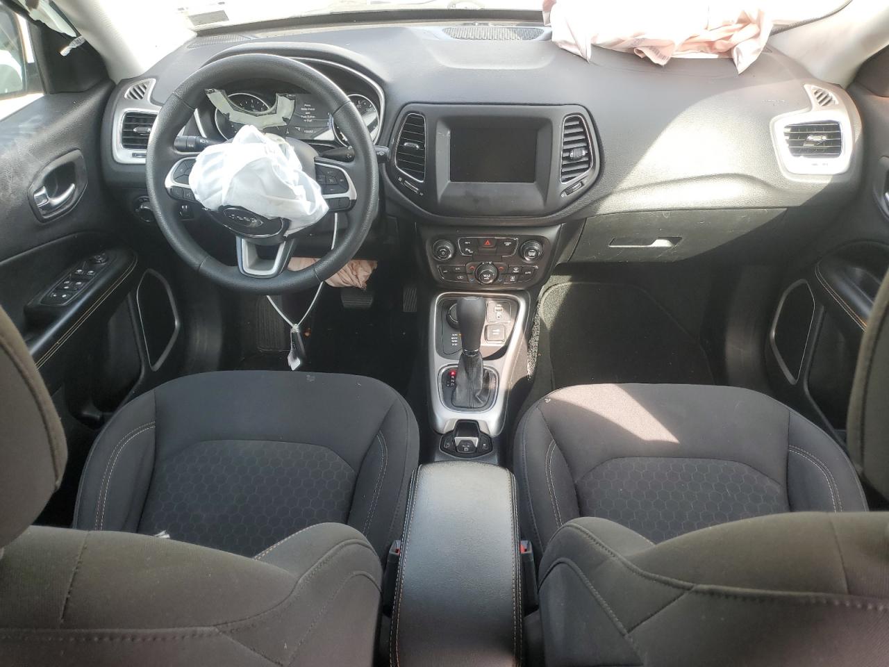 2018 Jeep Compass Sport VIN: 3C4NJDAB1JT315422 Lot: 93370905