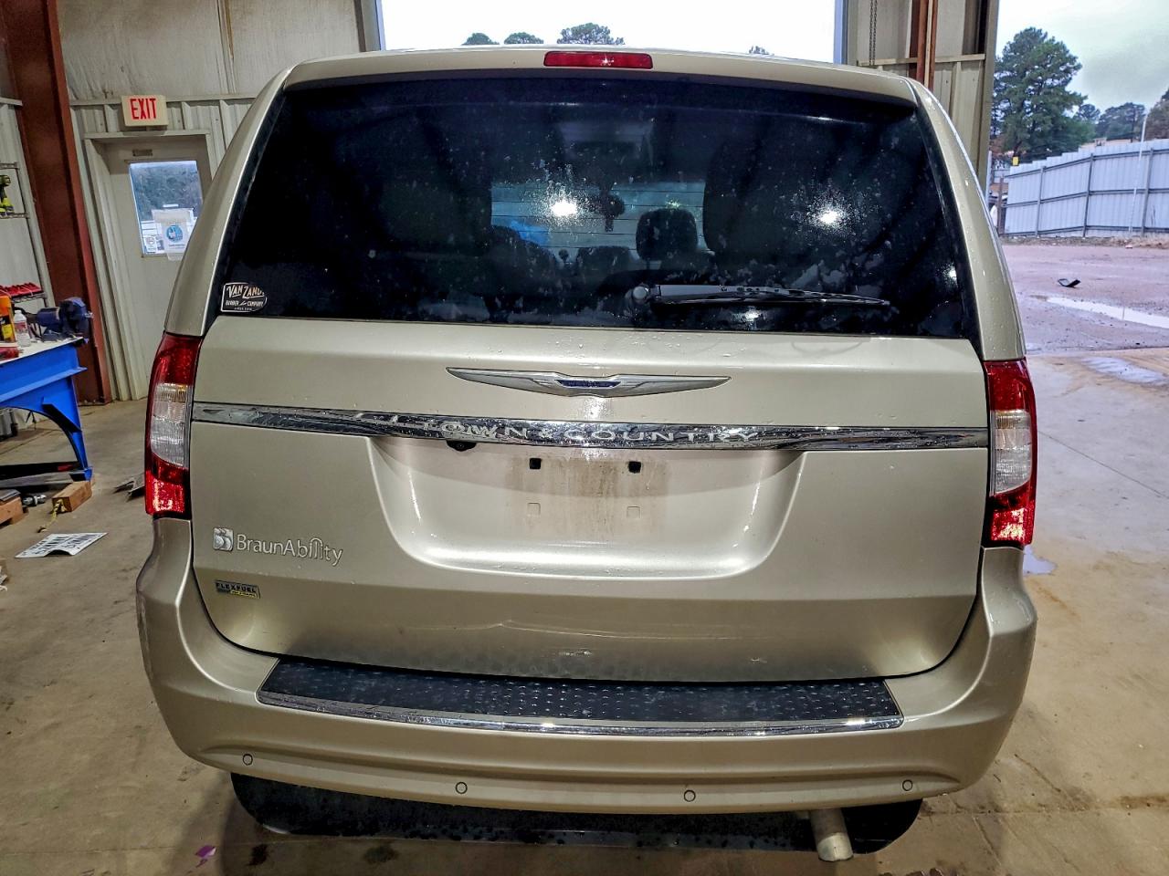 2015 Chrysler Town & Country Touring L VIN: 2C4RC1CG3FR627433 Lot: 93851895