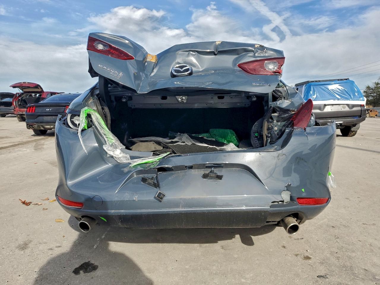 2024 Mazda 3 Preferred VIN: 3MZBPBCM7RM402877 Lot: 93676975