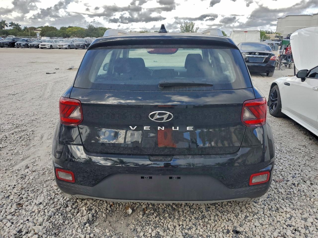 2022 Hyundai Venue Sel VIN: KMHRC8A36NU142466 Lot: 93944375