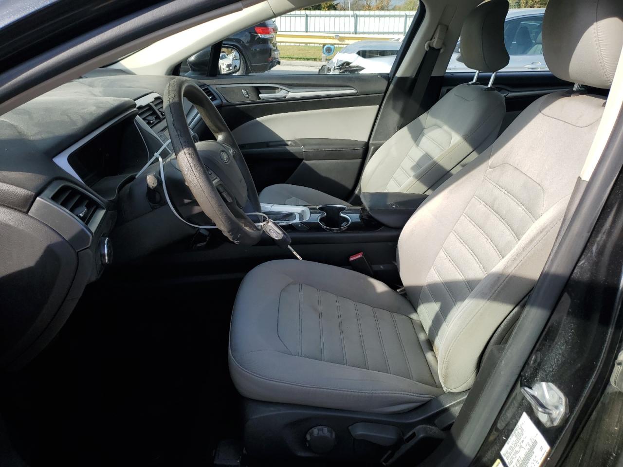 2015 Ford Fusion S VIN: 3FA6P0G70FR244738 Lot: 91656645