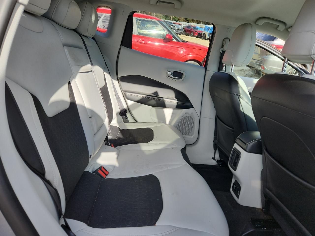 2018 Jeep Compass Latitude VIN: 3C4NJDBB9JT191785 Lot: 92834615