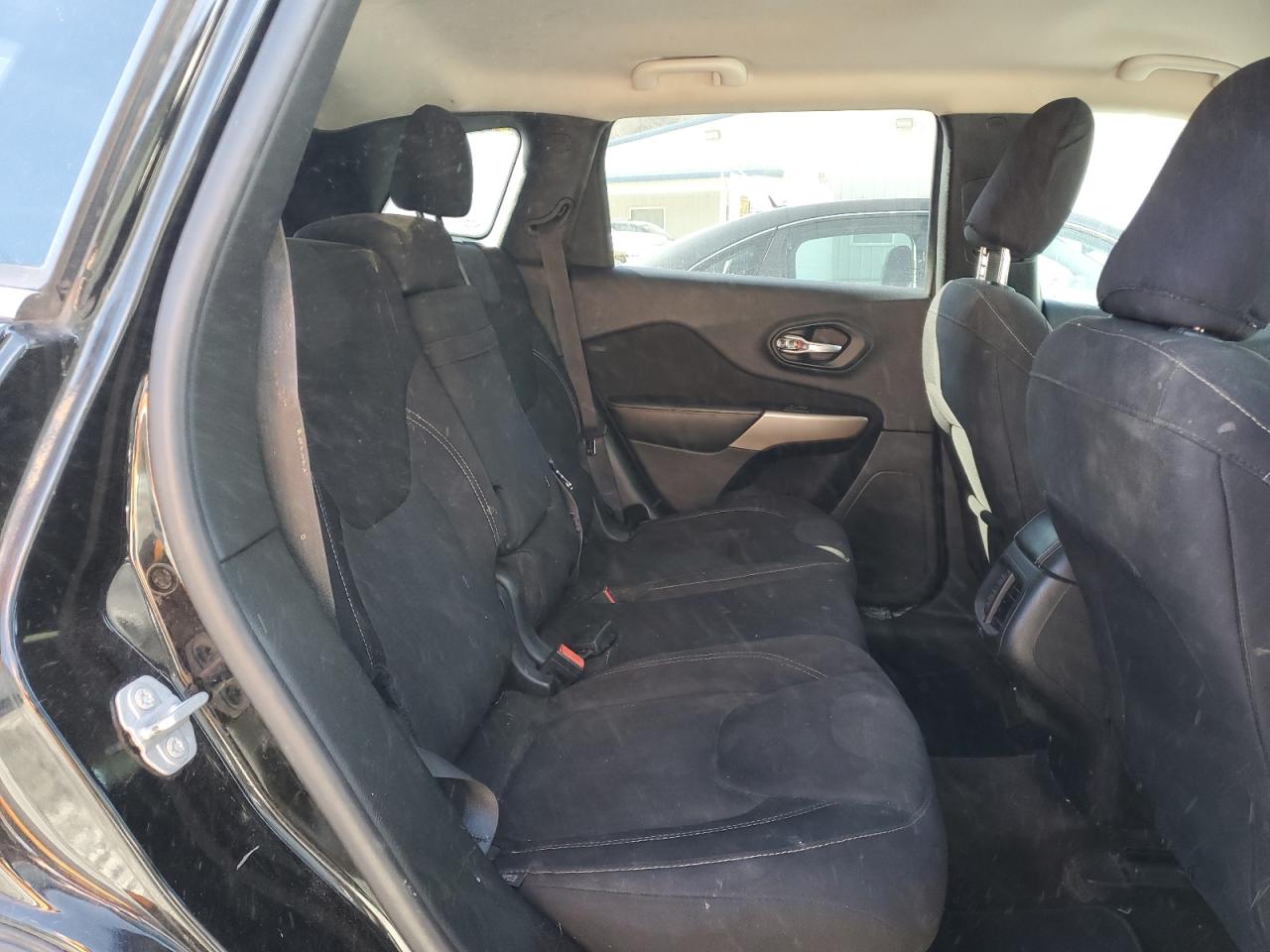 2017 Jeep Cherokee Latitude VIN: 1C4PJMCS5HW583741 Lot: 90630665