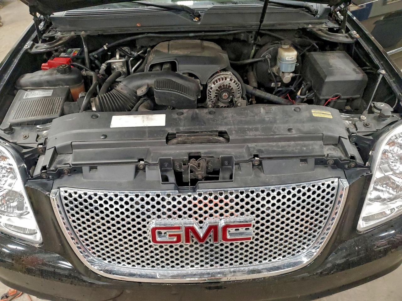 2010 GMC Yukon Denali VIN: 1GKUKEEF7AR189186 Lot: 94143645