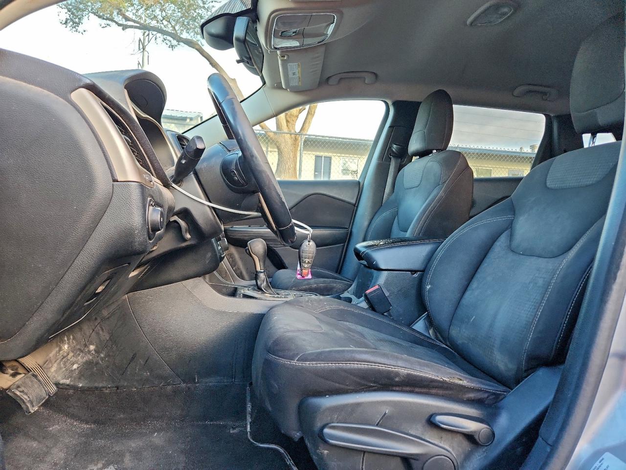 2015 Jeep Cherokee Latitude VIN: 1C4PJLCB7FW700520 Lot: 91900055