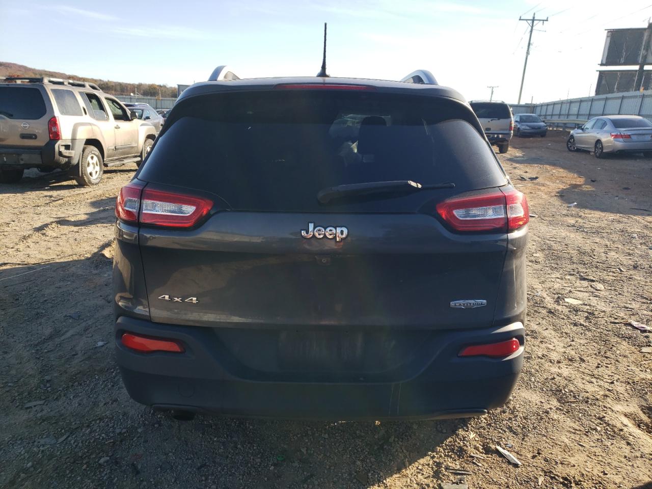 2015 Jeep Cherokee Latitude VIN: 1C4PJMCB1FW744289 Lot: 92256815