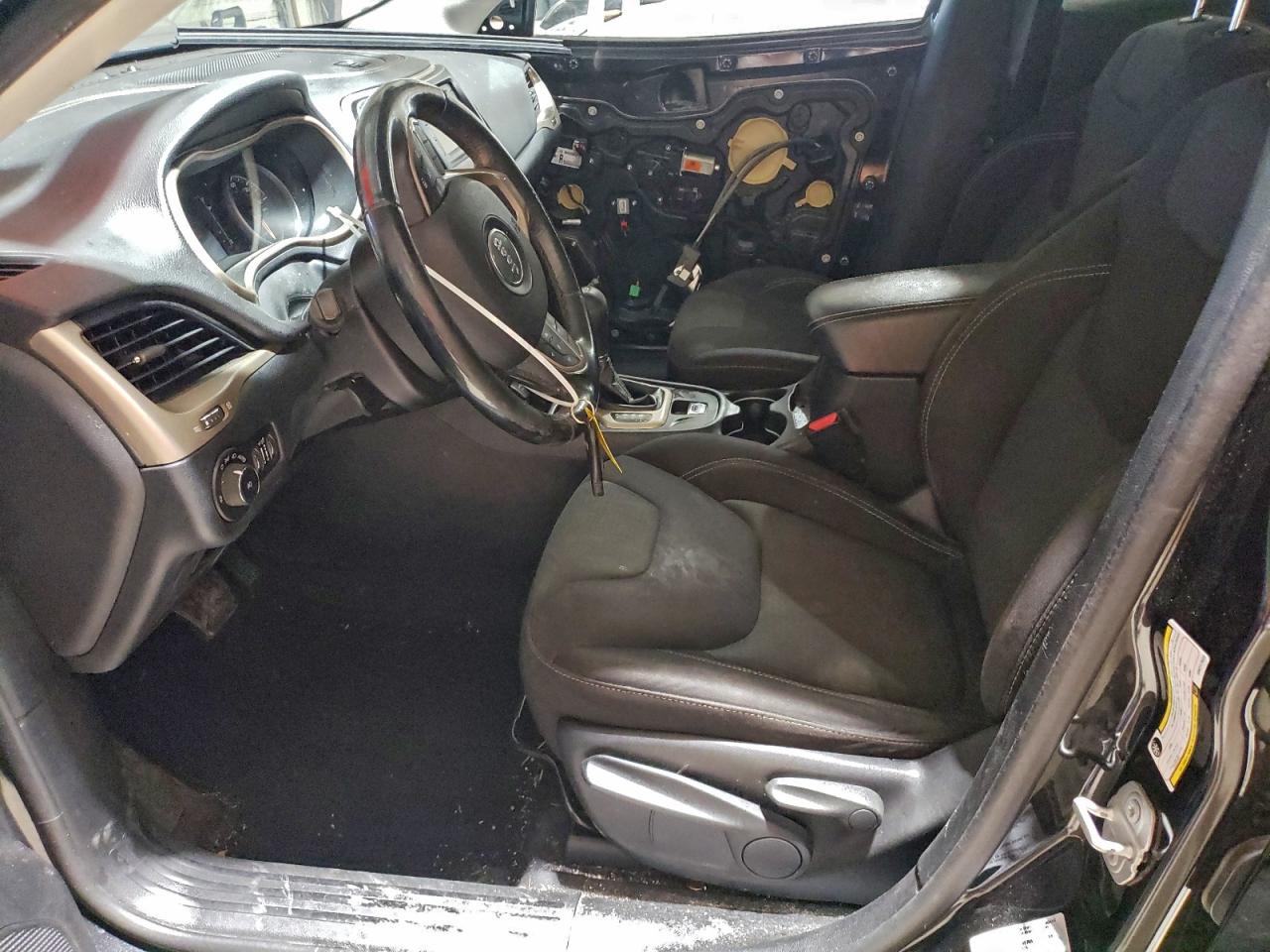 2016 Jeep Cherokee Latitude VIN: 1C4PJLCB4GW217522 Lot: 93601225