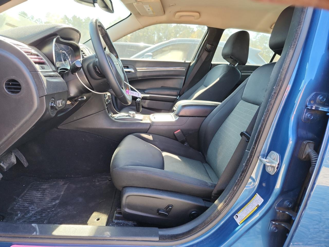 2020 Chrysler 300 Touring VIN: 2C3CCAAG4LH137601 Lot: 91141495