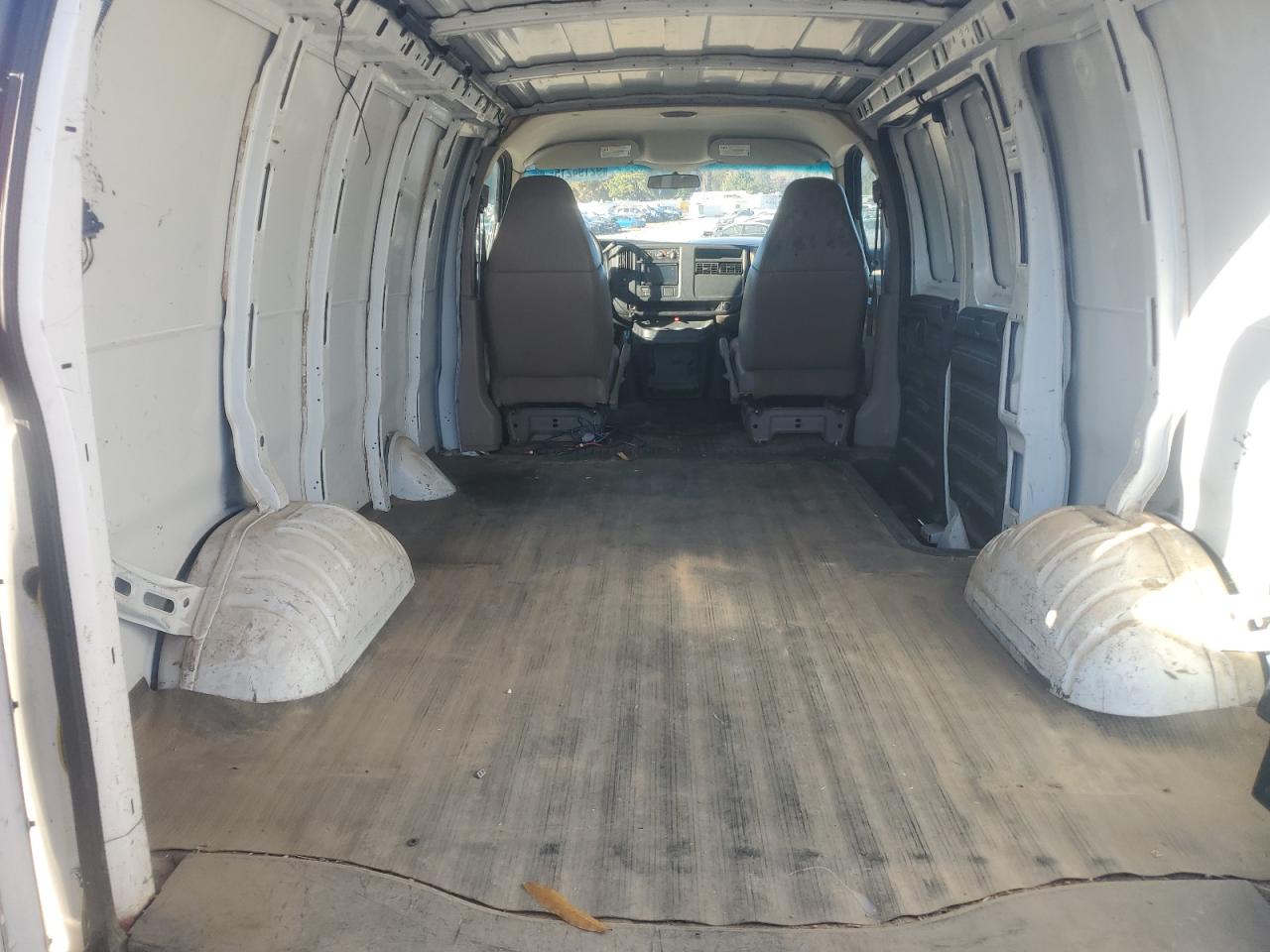 2004 Chevrolet Express Delivery Van VIN: 1GCGG25V941203852 Lot: 92194215