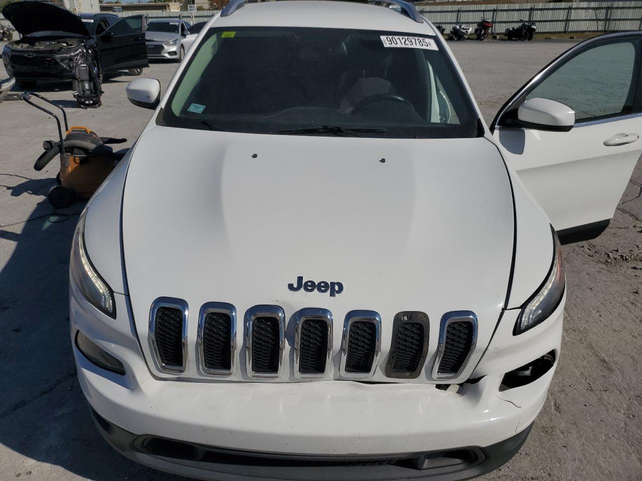 2017 Jeep Cherokee Latitude VIN: 1C4PJLCB3HW592674 Lot: 90129785