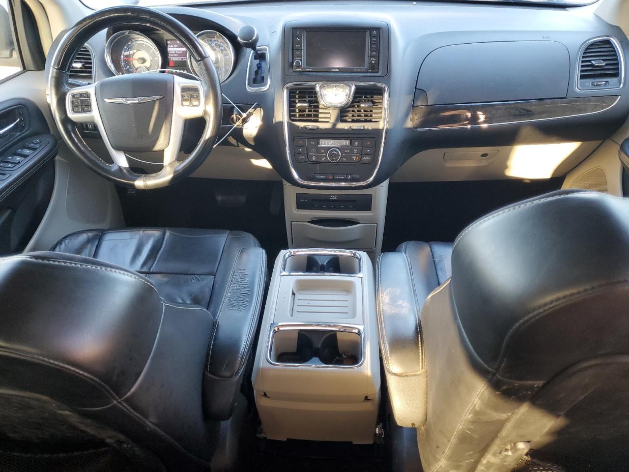 2015 Chrysler Town & Country Limited Platinum VIN: 2C4RC1GG5FR639481 Lot: 92545635