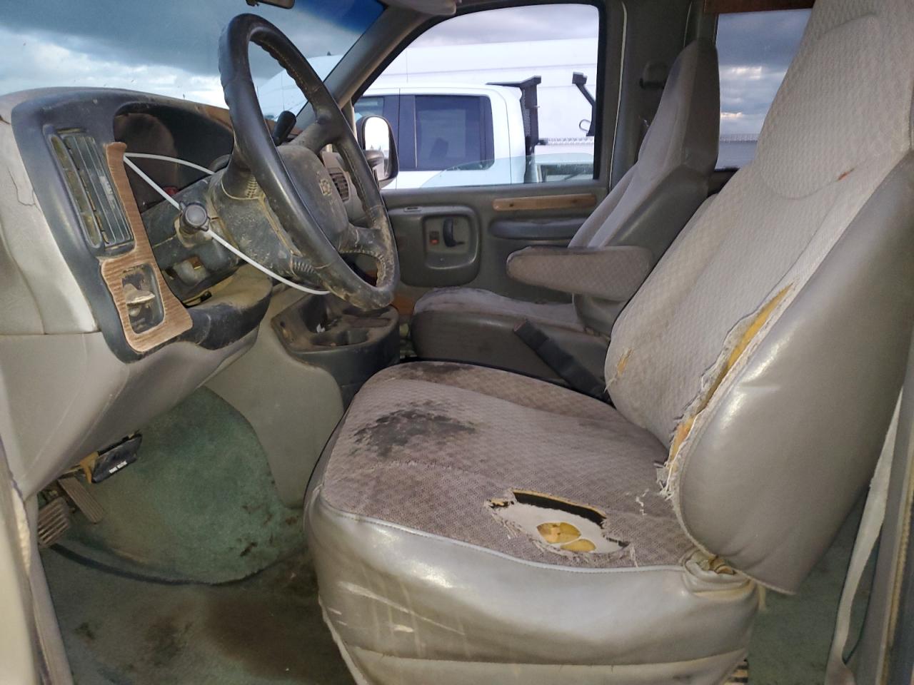 2000 Chevrolet Express G1500 VIN: 1GBFG15R8Y1193852 Lot: 91889835