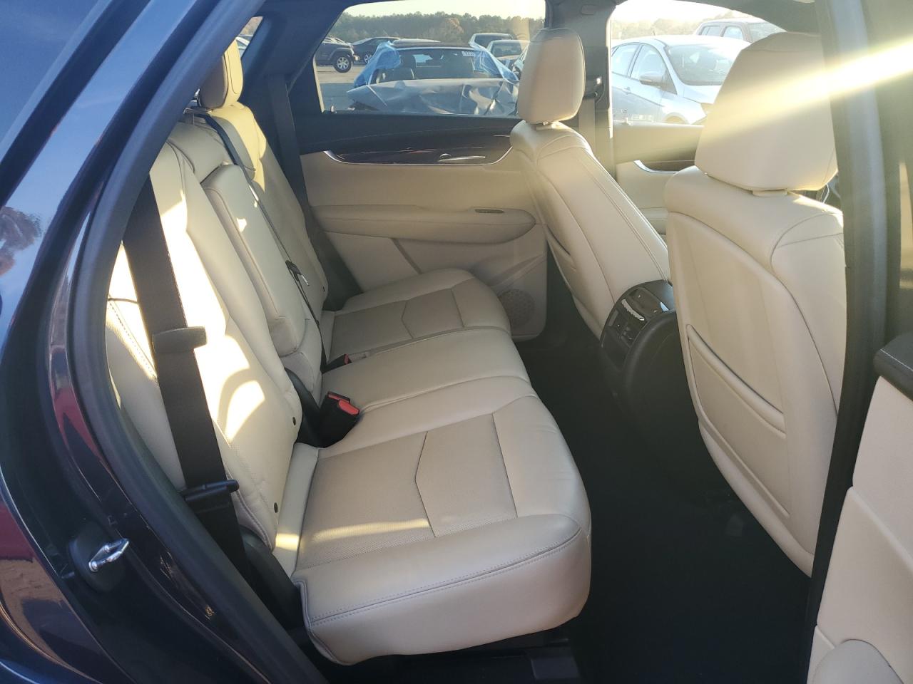 2018 Cadillac Xt5 Premium Luxury VIN: 1GYKNFRS9JZ133400 Lot: 92900095