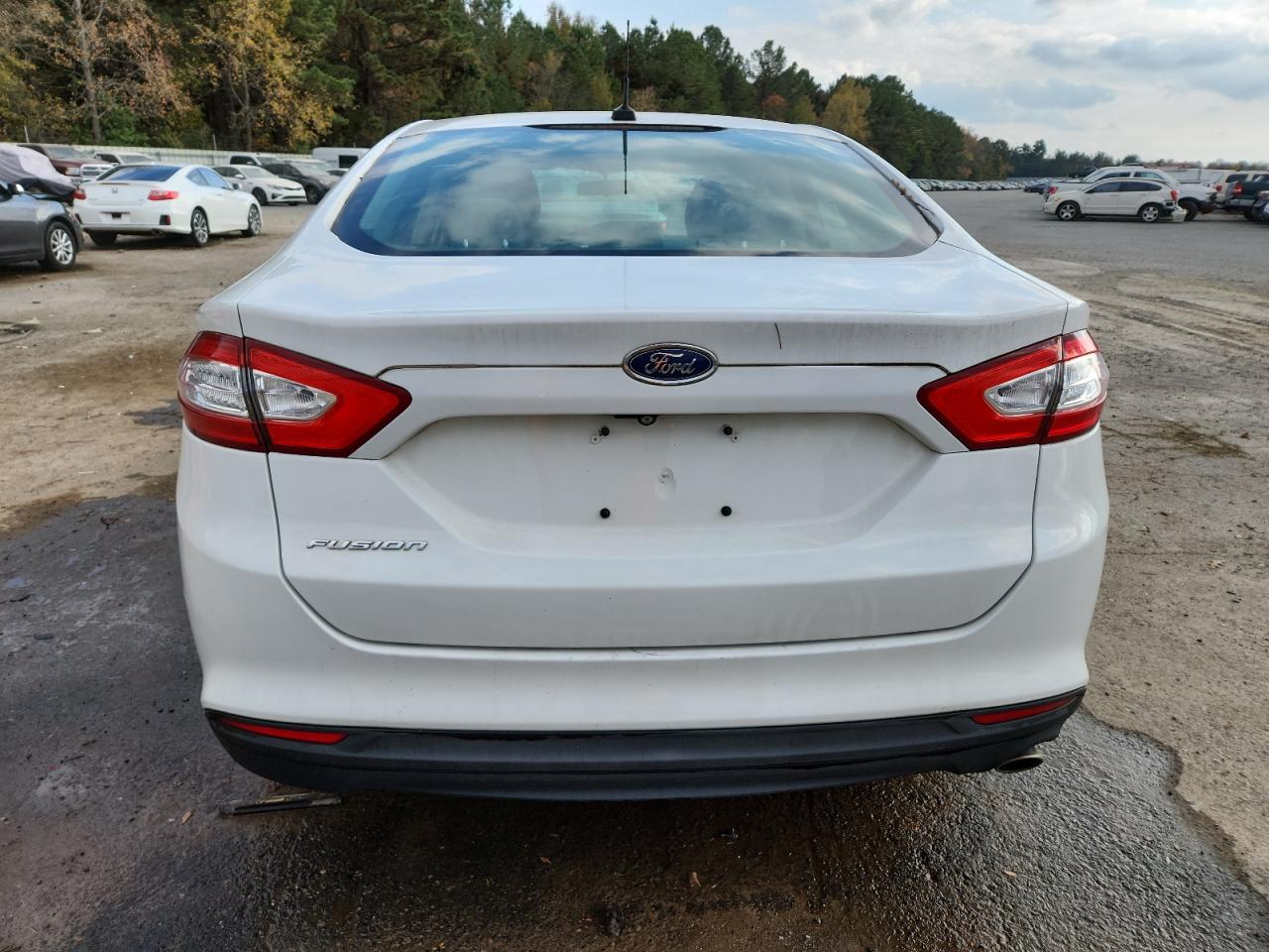 2015 Ford Fusion S VIN: 3FA6P0G70FR288450 Lot: 92658025
