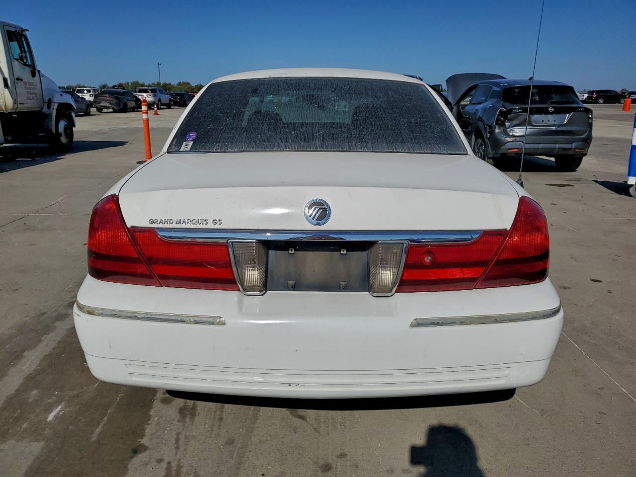 2005 Mercury Grand Marquis Gs VIN: 2MEFM74W35X666086 Lot: 92672645