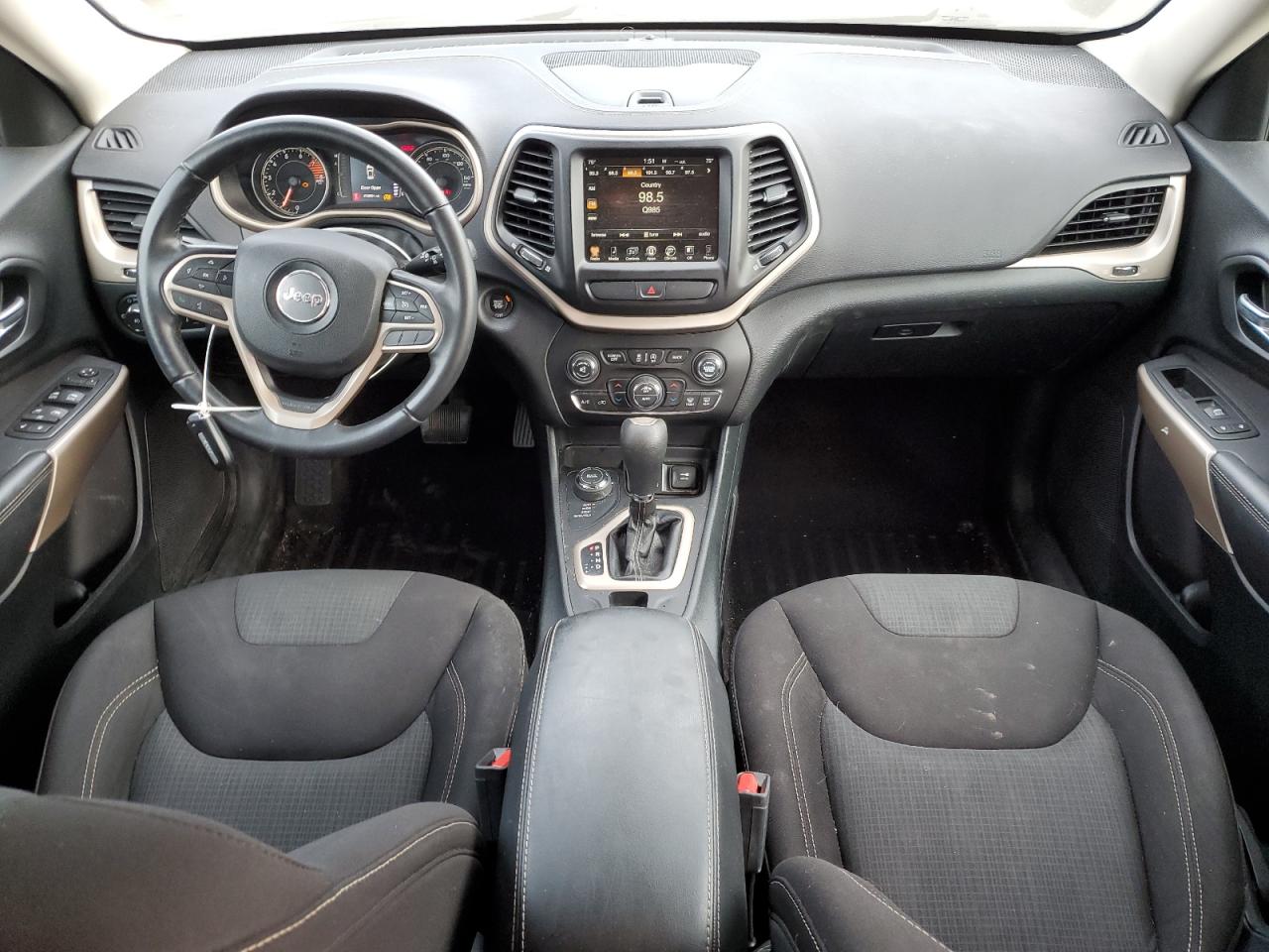 2017 Jeep Cherokee Latitude VIN: 1C4PJMCS6HW606105 Lot: 93149575