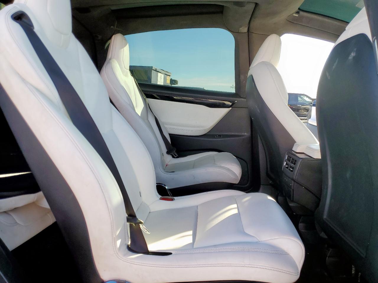 2020 Tesla Model X VIN: 5YJXCBE23LF303209 Lot: 90436115