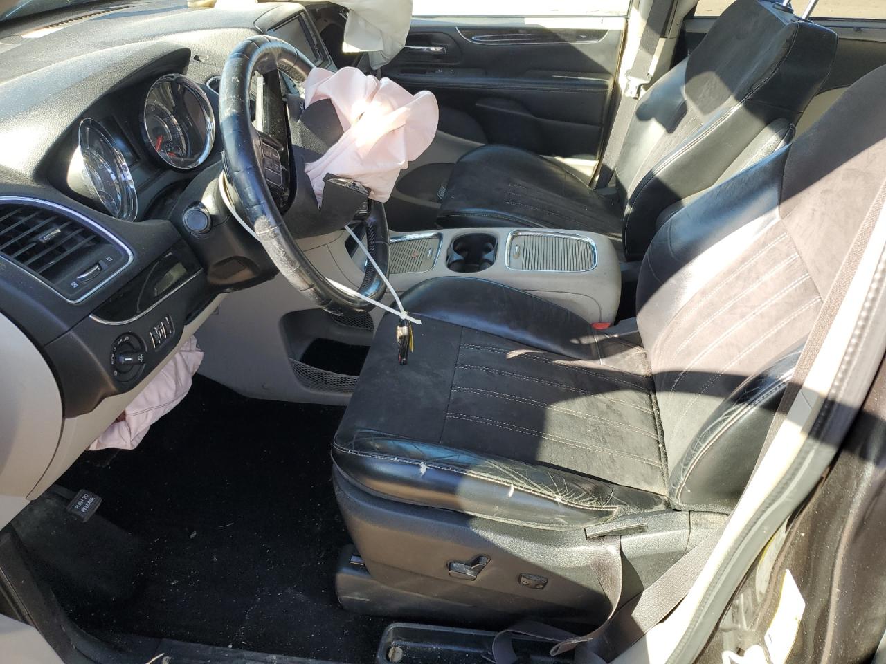 2016 Chrysler Town & Country Limited VIN: 2C4RC1JG7GR221613 Lot: 92239265