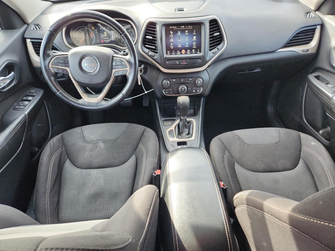 2016 Jeep Cherokee Latitude VIN: 1C4PJLCB8GW273379 Lot: 91087515