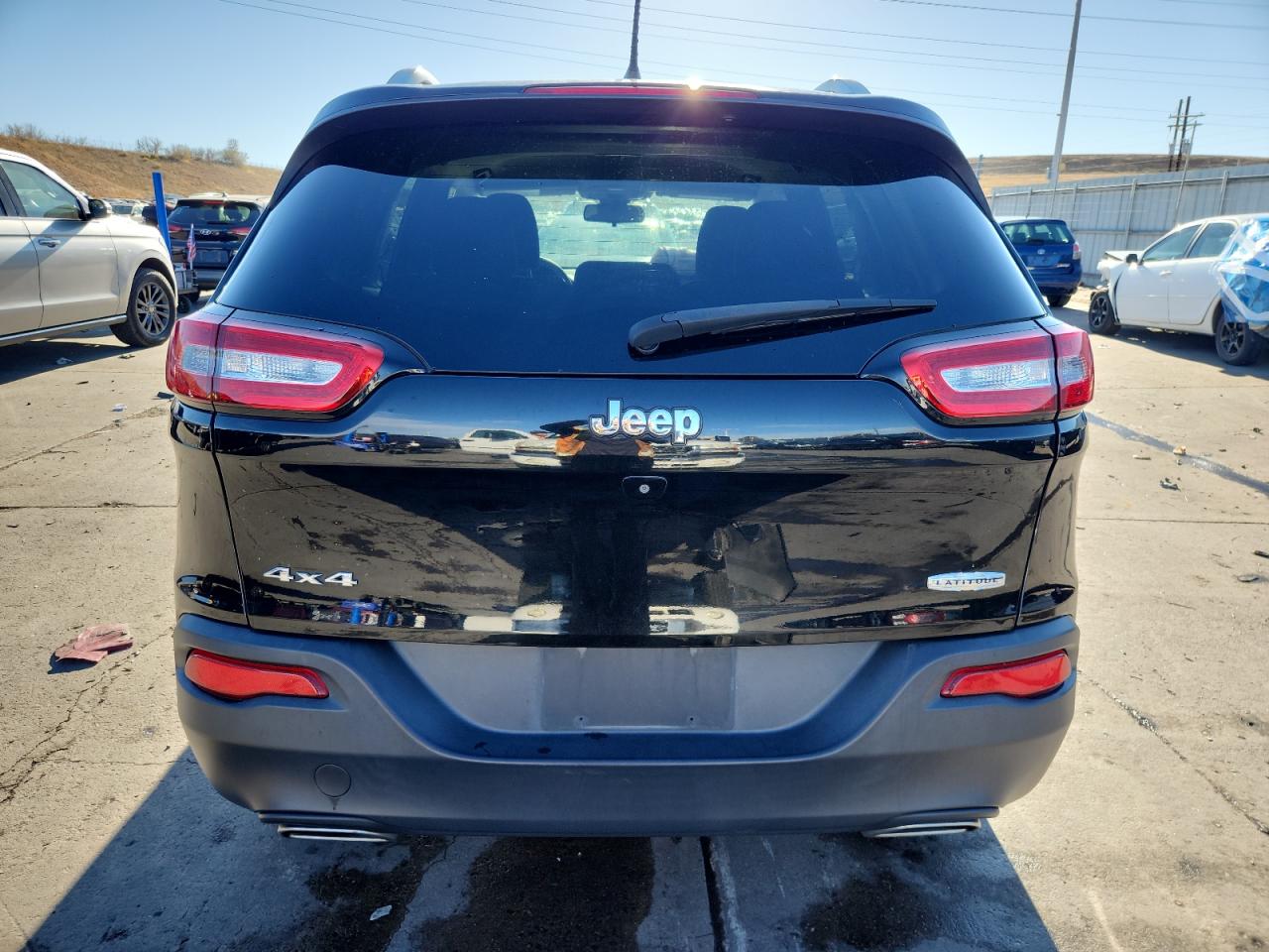 2018 Jeep Cherokee Latitude VIN: 1C4PJMCX0JD516137 Lot: 92670275