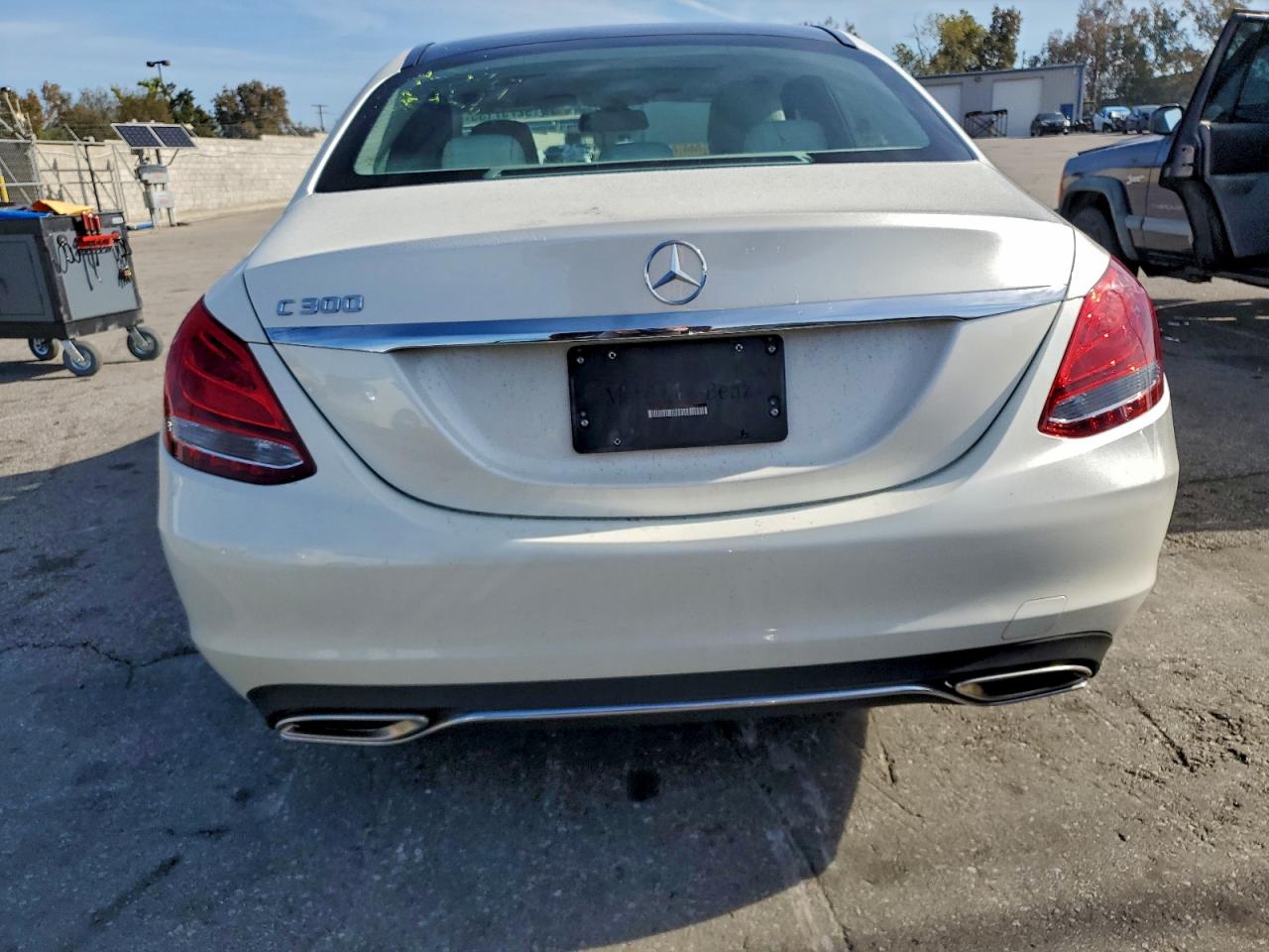 2017 Mercedes-Benz C 300 VIN: 55SWF4JB2HU232708 Lot: 92757135