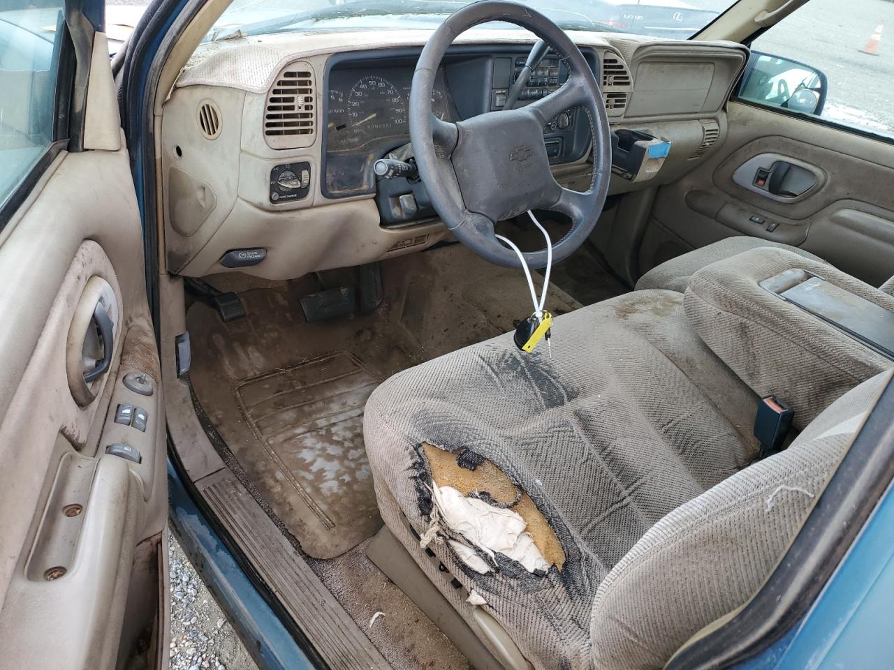 1998 Chevrolet Gmt-400 K1500 VIN: 2GCEK19R6W1170898 Lot: 92474175