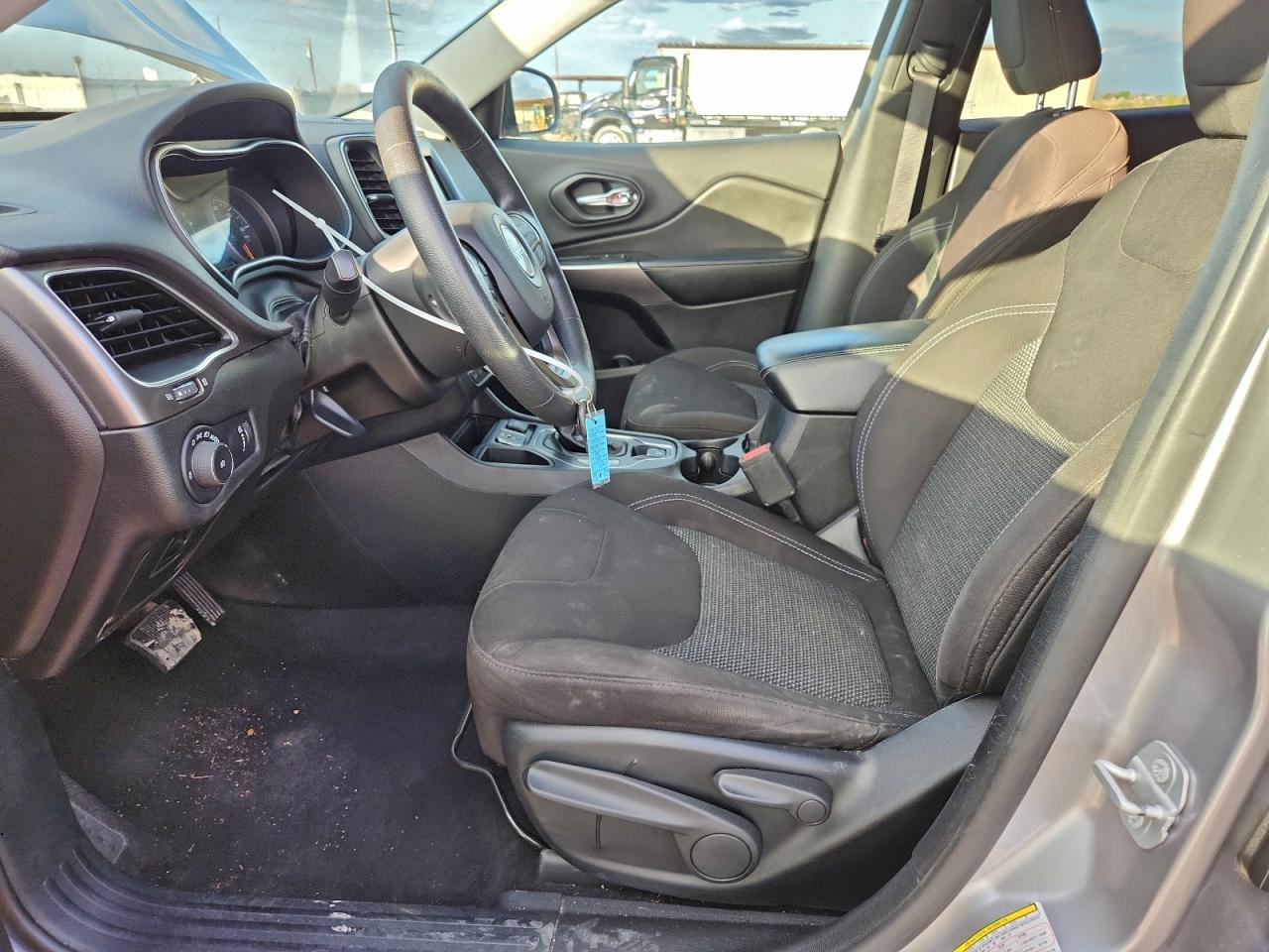 2019 Jeep Cherokee Latitude VIN: 1C4PJLCB2KD359114 Lot: 93935505