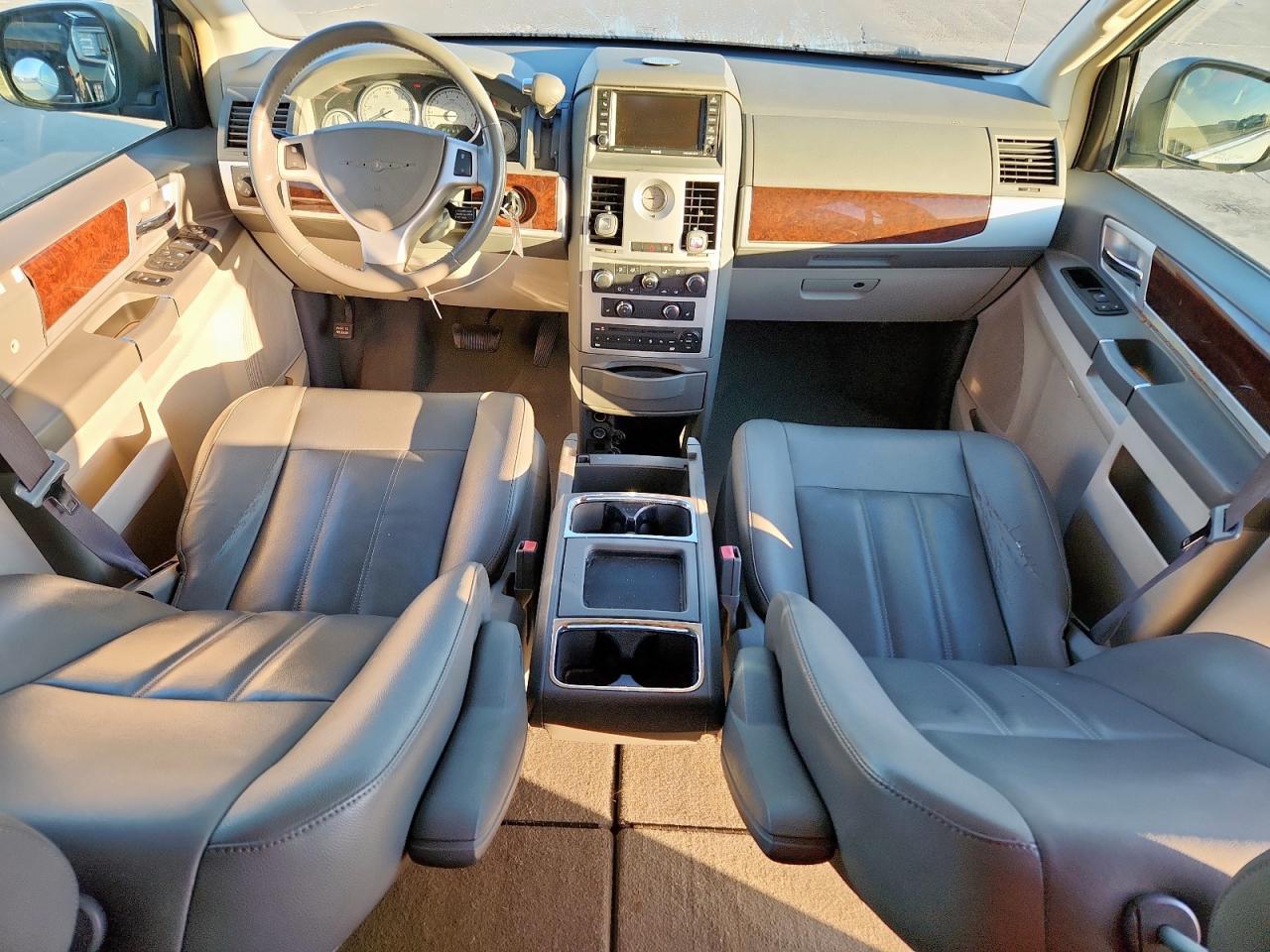 2010 Chrysler Town & Country Touring VIN: 2A4RR5D17AR170662 Lot: 90665325