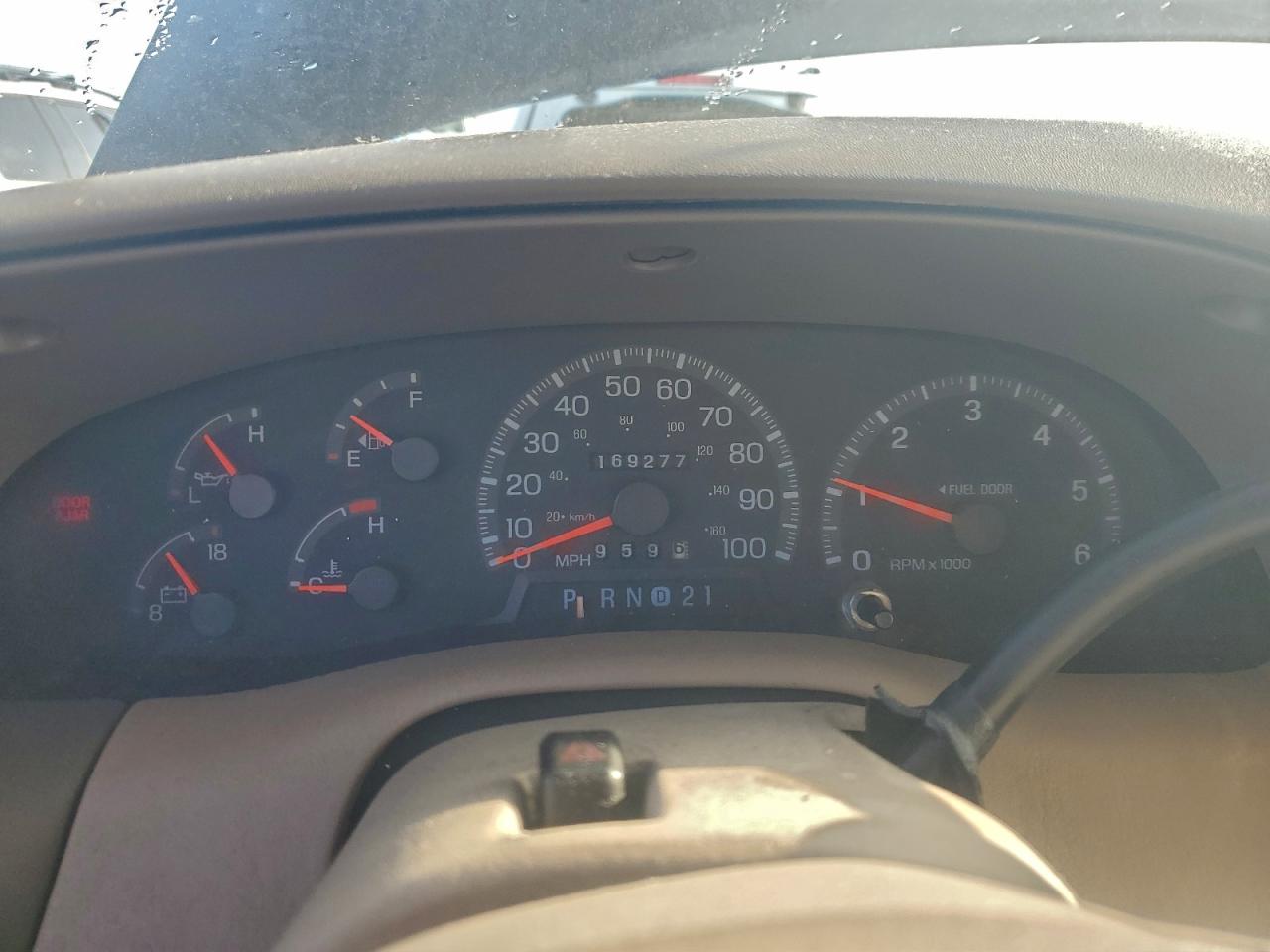 1998 Ford Expedition VIN: 1FMRU18W7WLB21900 Lot: 94532795