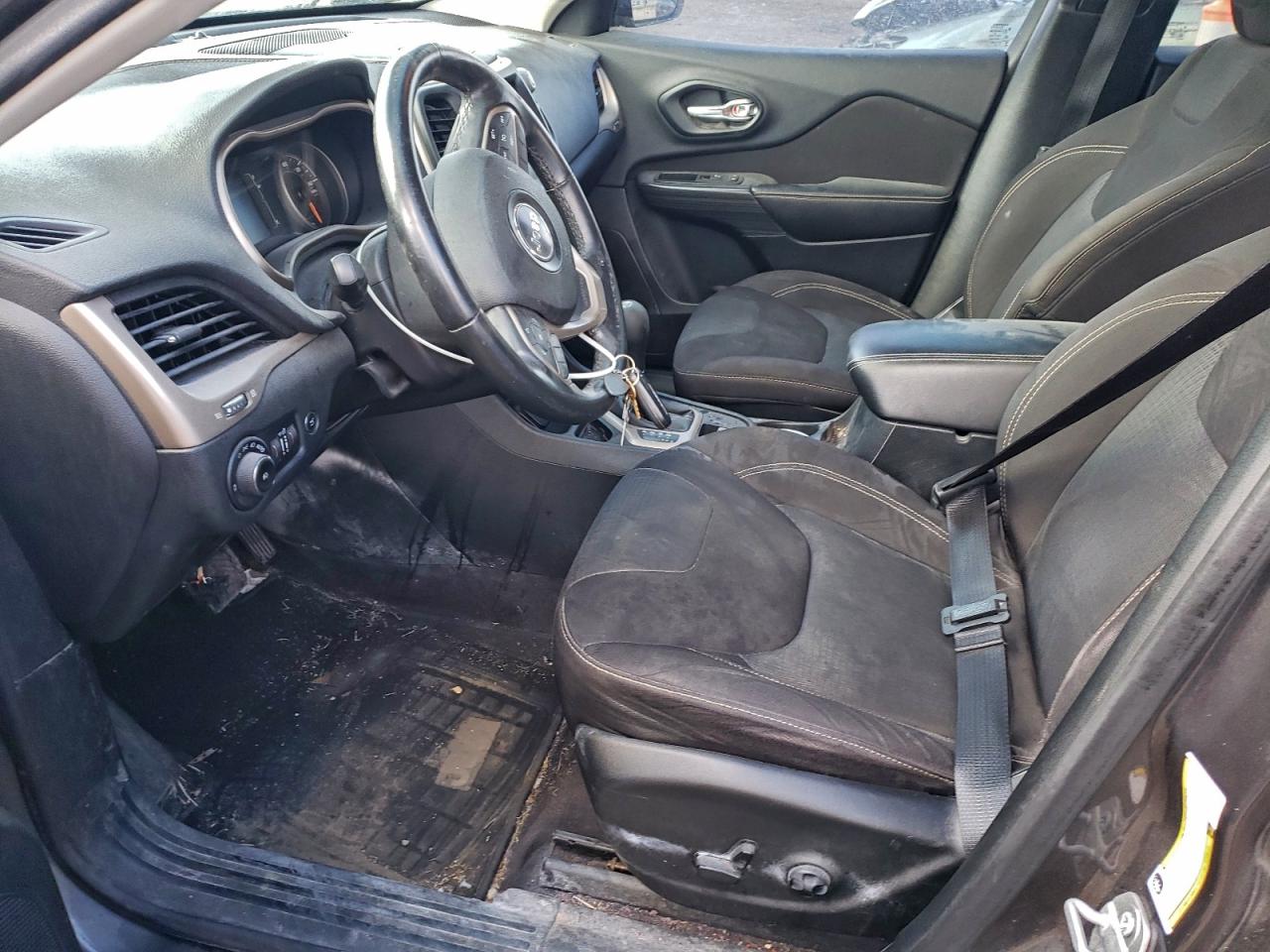 2016 Jeep Cherokee Latitude VIN: 1C4PJLCBXGW320198 Lot: 93285885