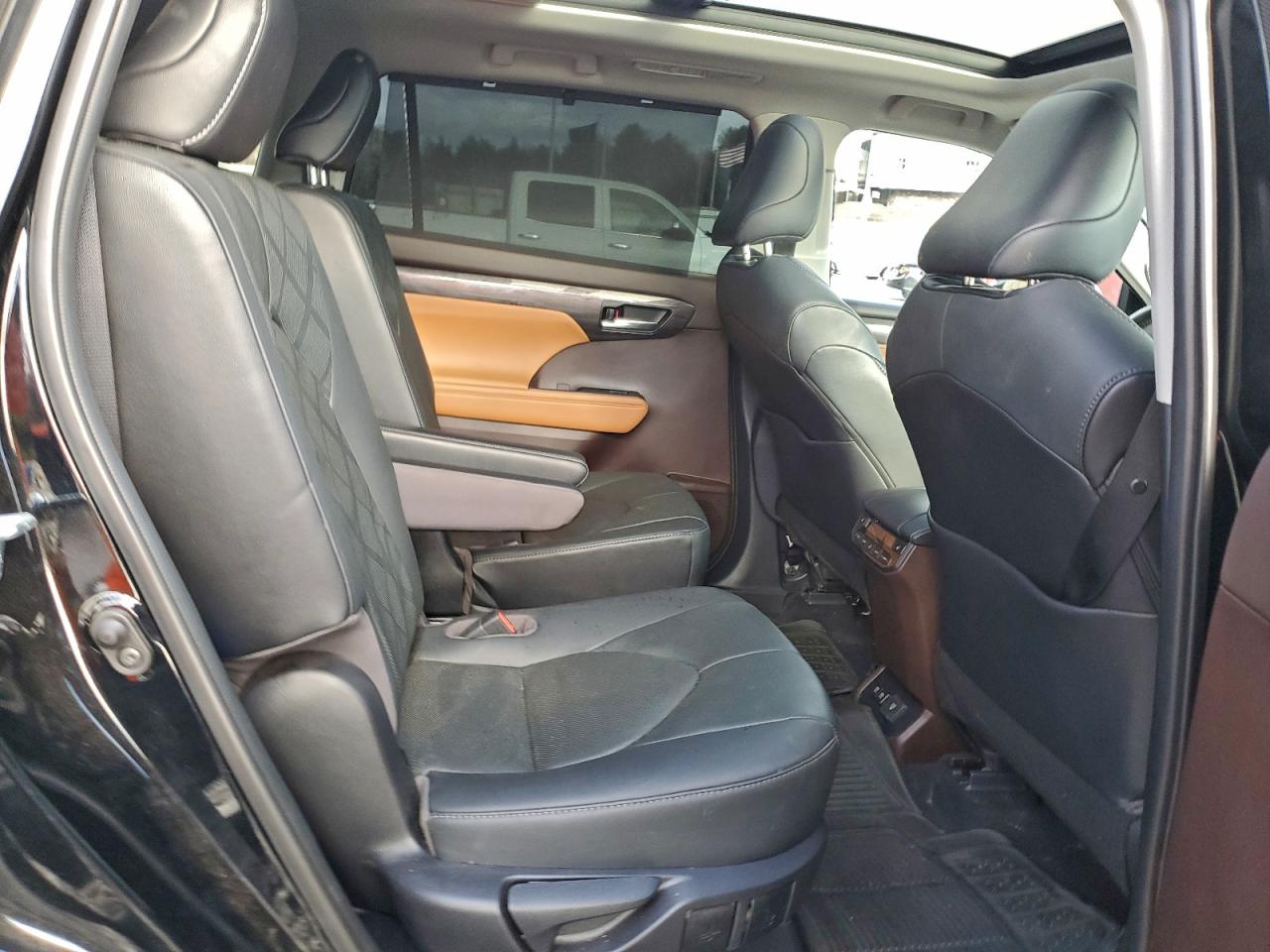 2021 Toyota Highlander Platinum VIN: 5TDFZRBHXMS124674 Lot: 94541415