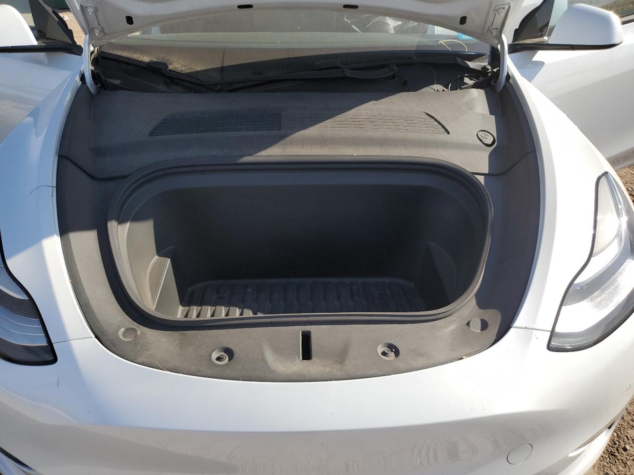 2020 Tesla Model Y VIN: 5YJYGDEE5LF028232 Lot: 90942295