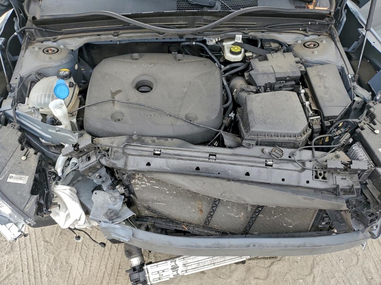 2022 Volvo Xc40 T5 Momentum VIN: YV4162UK5N2725984 Lot: 93889665