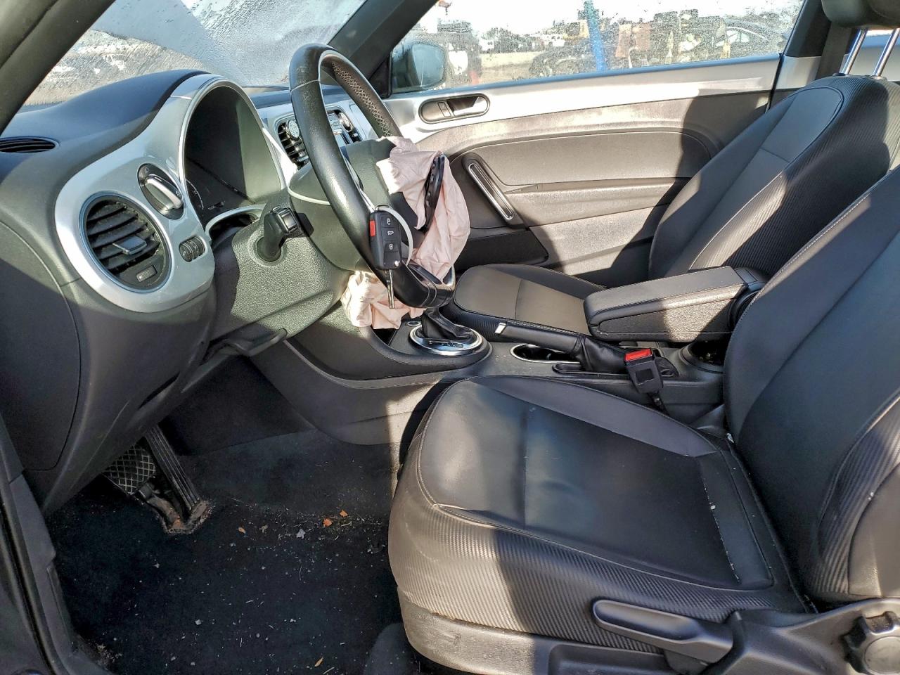 2013 Volkswagen Beetle VIN: 3VWJP7AT7DM660585 Lot: 94128345