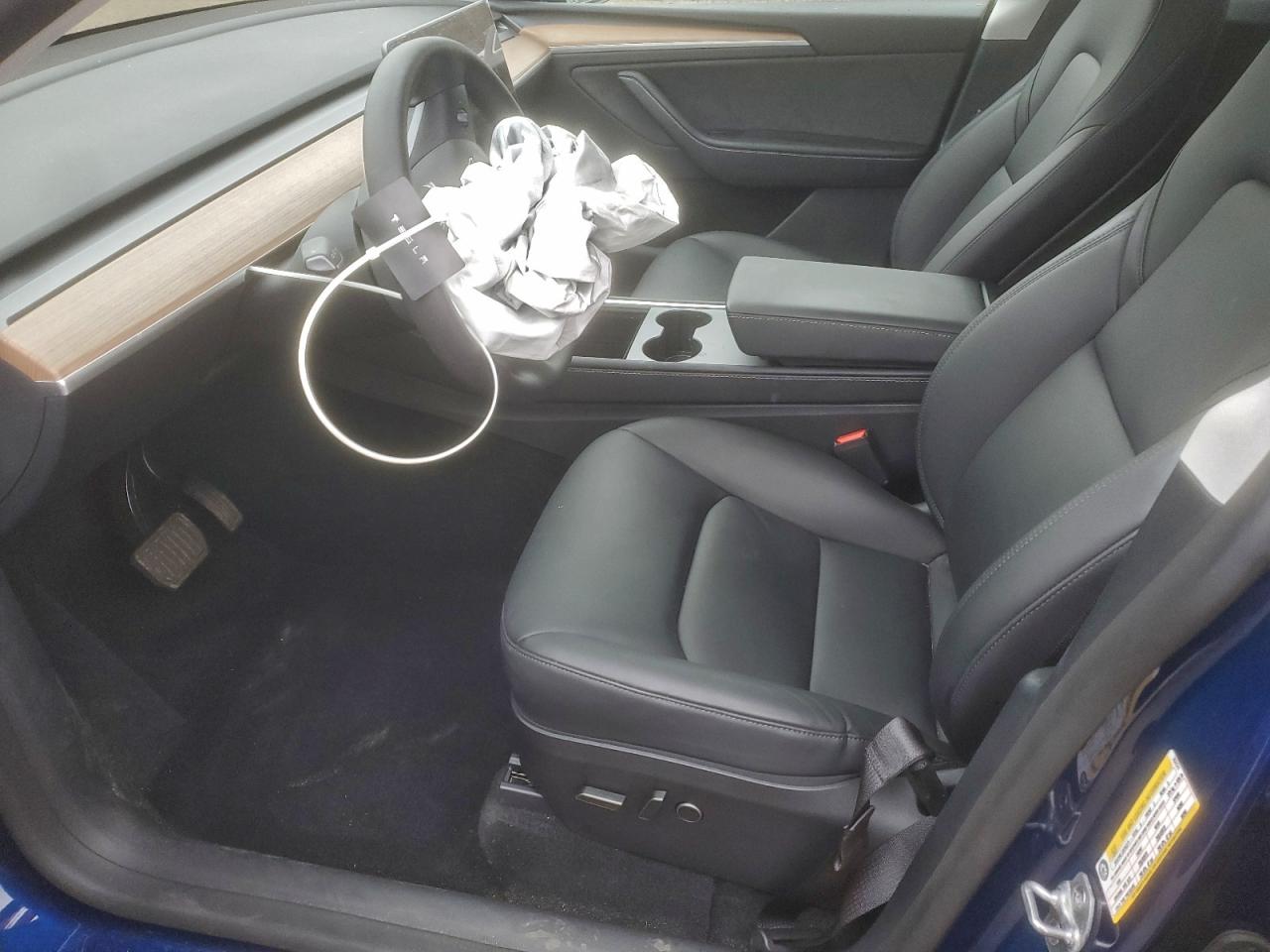 2025 Tesla Model Y VIN: 7SAYGDEE0SA352574 Lot: 93767855