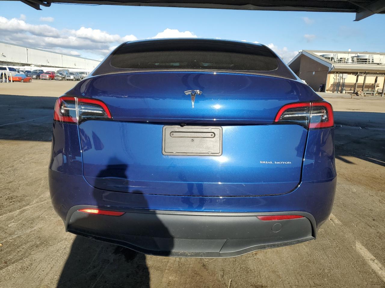 2023 Tesla Model Y VIN: 7SAYGDEE4PF887580 Lot: 92029965