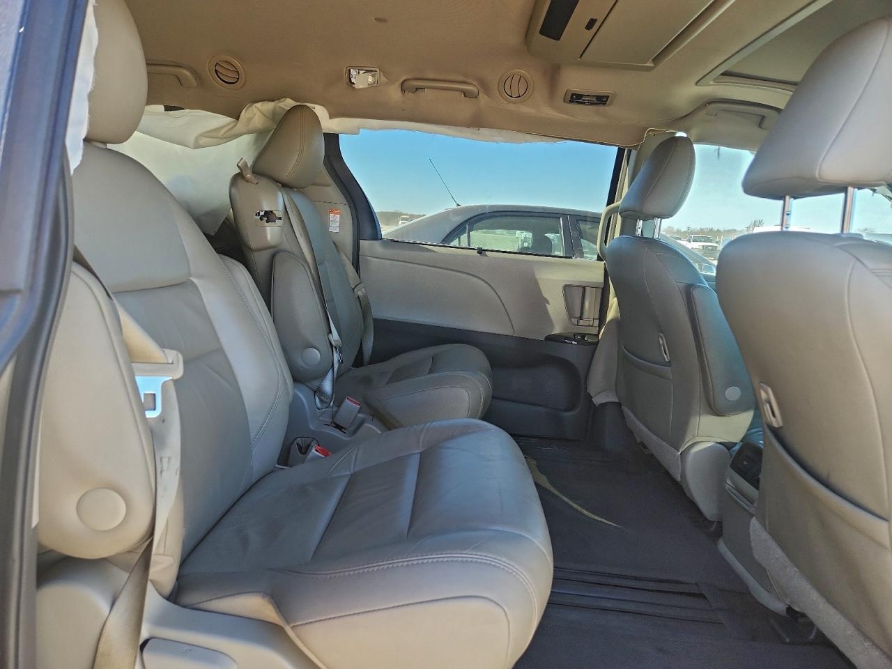 2016 Toyota Sienna Xle VIN: 5TDYK3DC8GS757495 Lot: 94339315