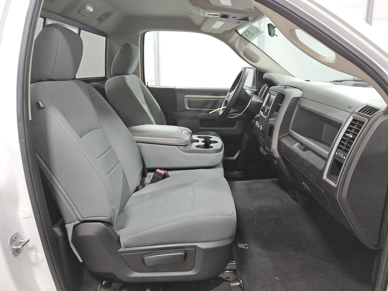 2019 Ram 1500 Classic Tradesman VIN: 3C6JR6DT5KG527717 Lot: 90087525