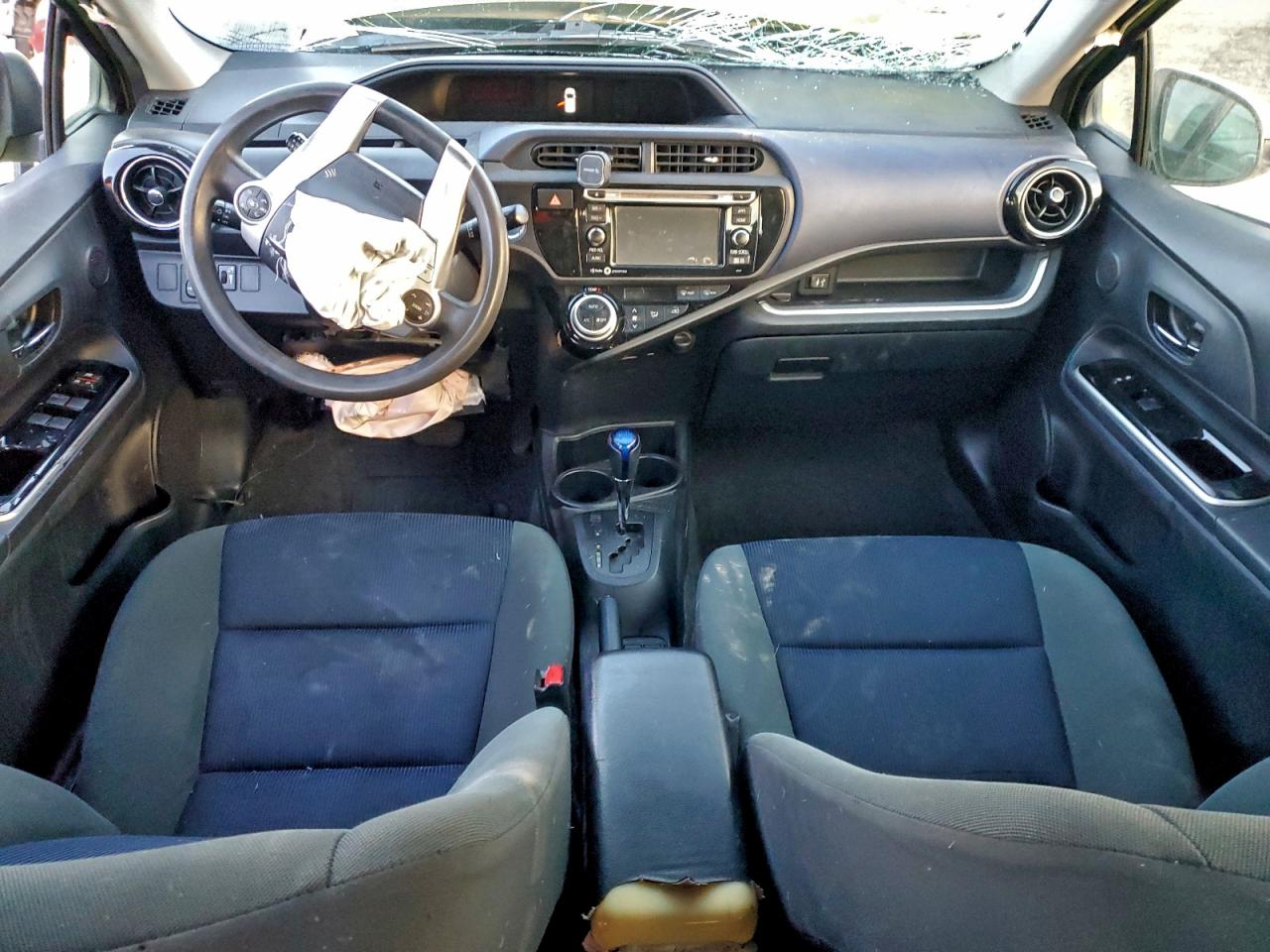 2015 Toyota Prius C VIN: JTDKDTB38F1113770 Lot: 92757565