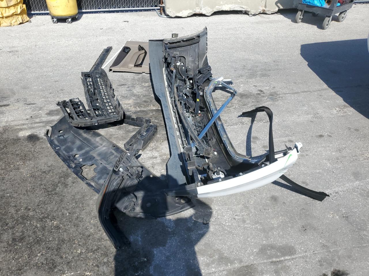 2016 GMC Yukon Xl C1500 Slt VIN: 1GKS1GKC1GR483465 Lot: 90952605