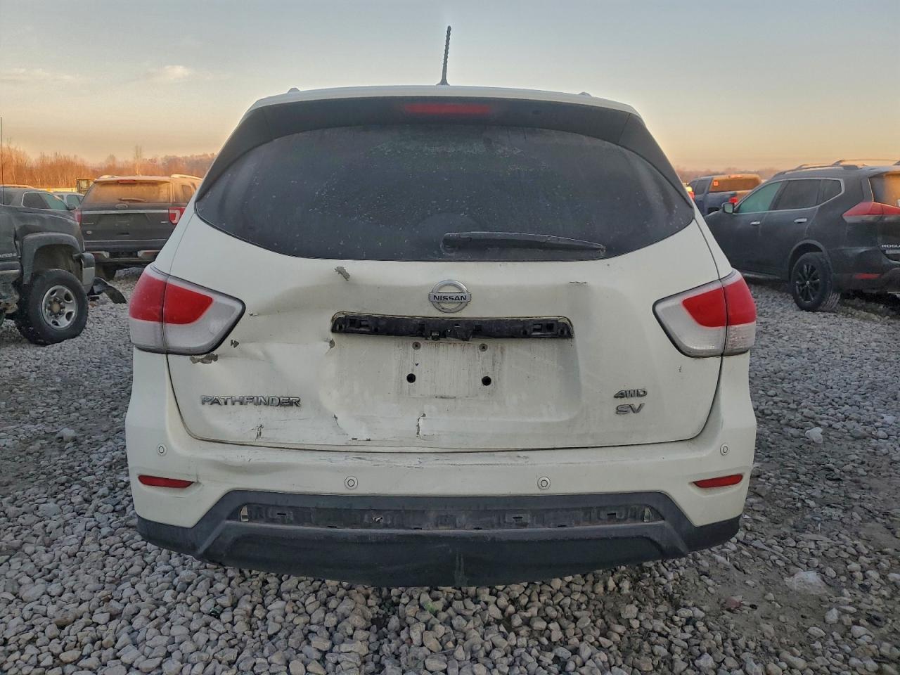 2015 Nissan Pathfinder S VIN: 5N1AR2MM9FC677621 Lot: 92451815