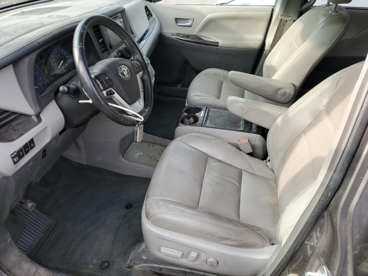 2017 Toyota Sienna Xle VIN: 5TDYZ3DC0HS898722 Lot: 93502465