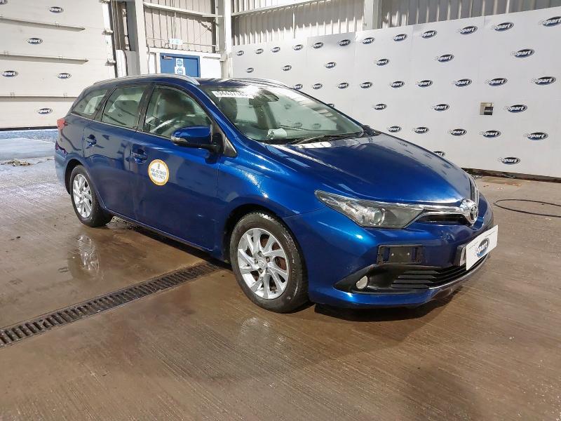 2016 TOYOTA AURIS BUSI