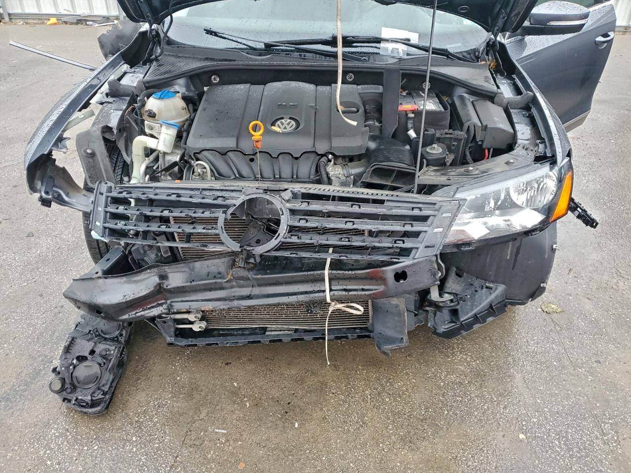 2013 Volkswagen Passat Sel VIN: 1VWCH7A35DC004702 Lot: 93838725