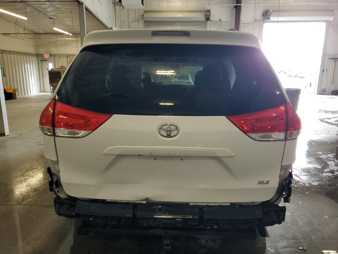 2013 Toyota Sienna Xle VIN: 5TDYK3DC1DS382464 Lot: 91260375